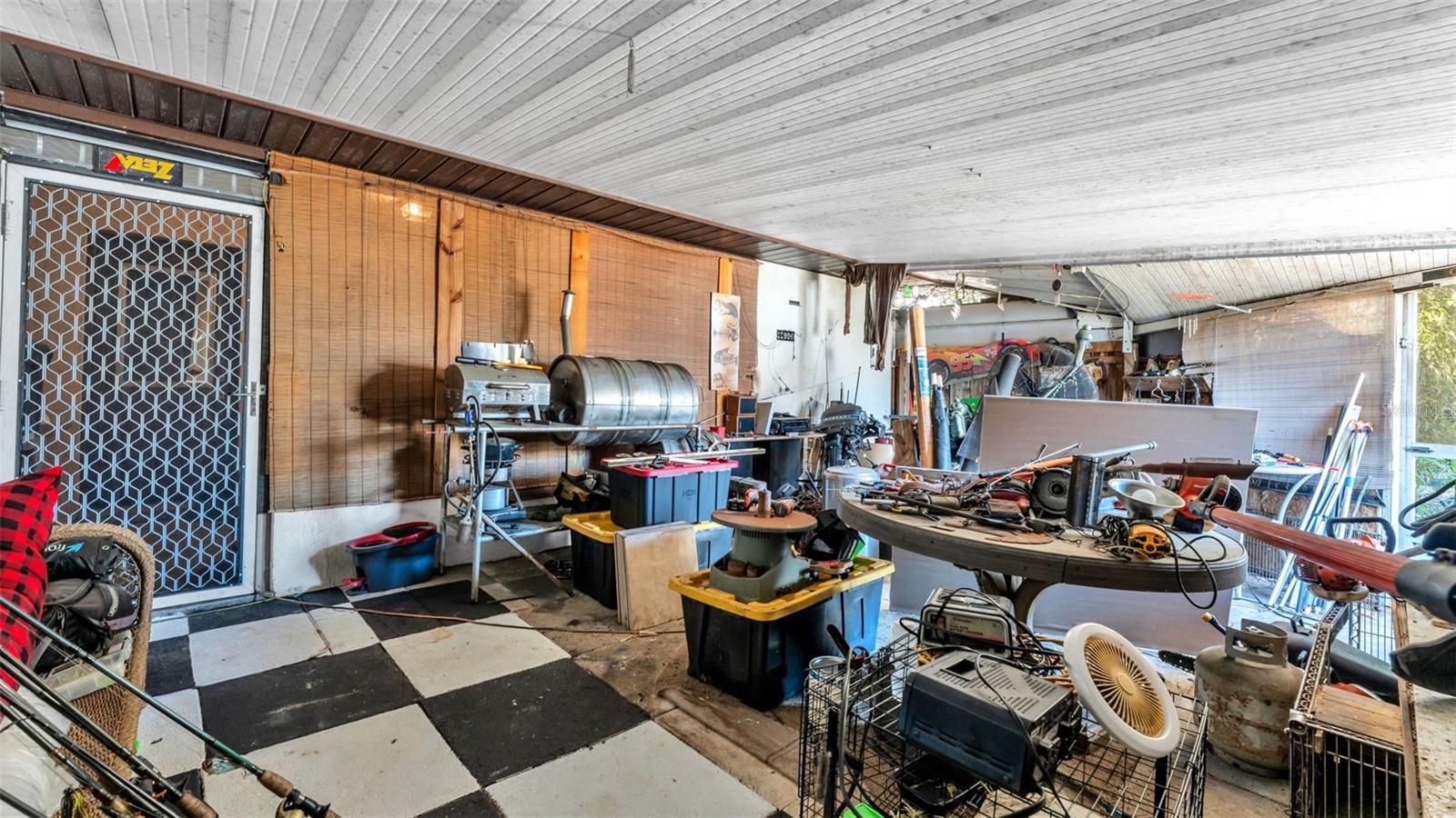 Image 20 of 44 For 950 Charmil Avenue S