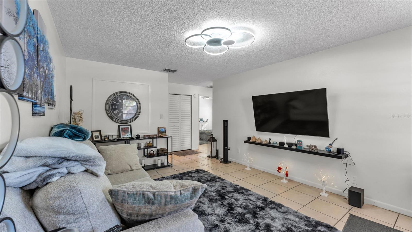 Image 22 of 44 For 950 Charmil Avenue S