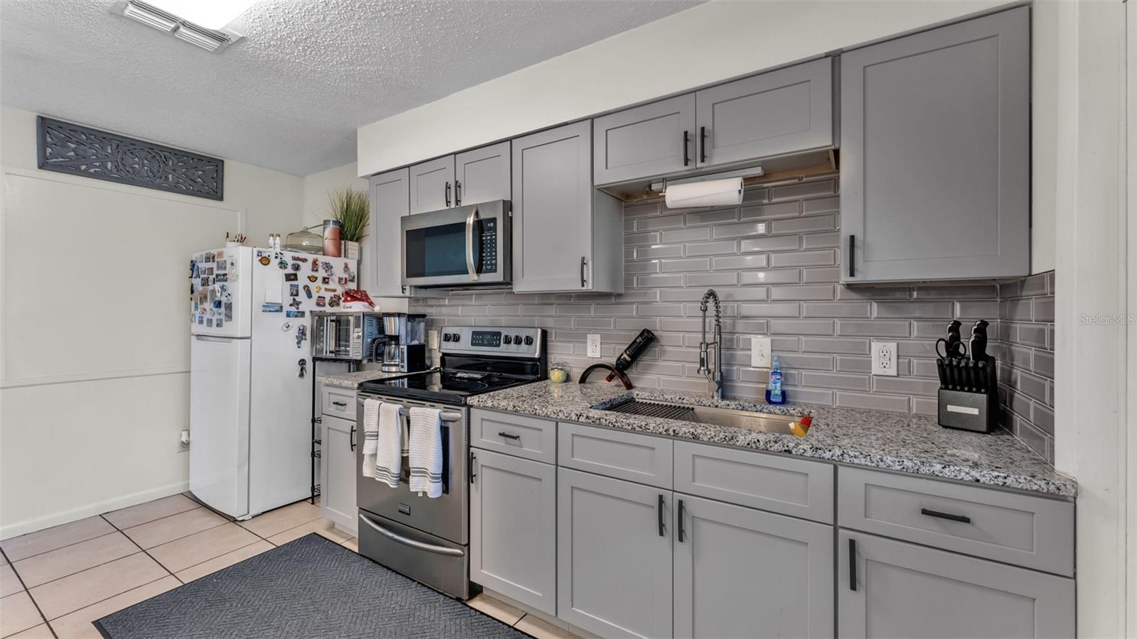 Image 26 of 44 For 950 Charmil Avenue S