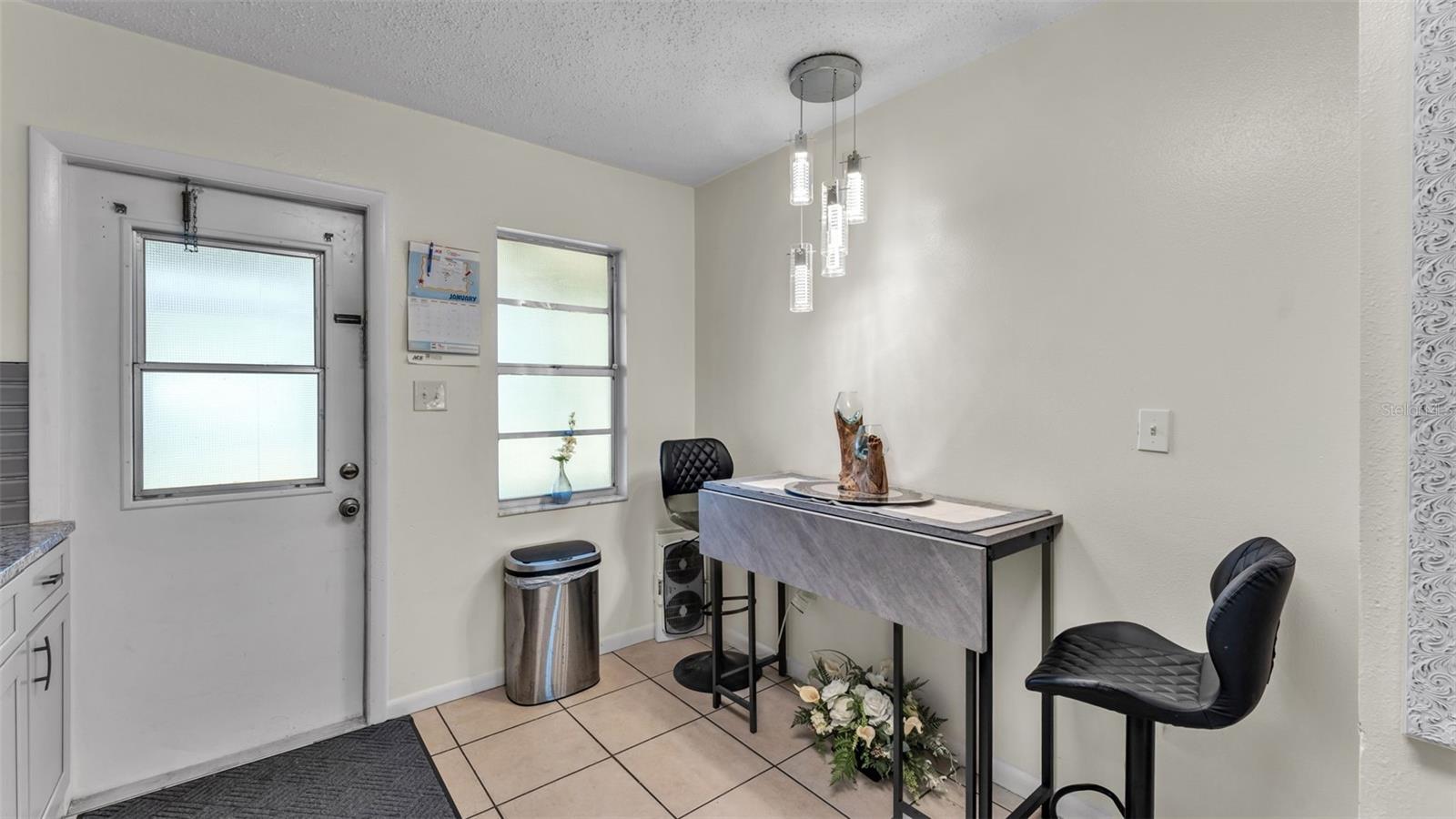 Image 27 of 44 For 950 Charmil Avenue S