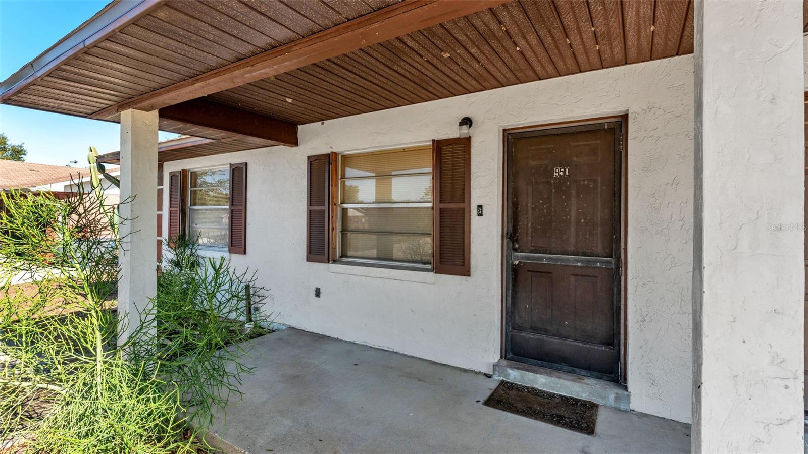 Image 4 of 44 For 950 Charmil Avenue S