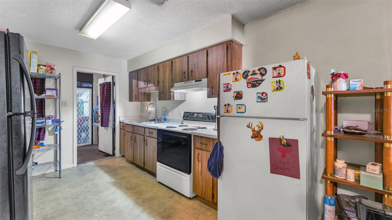 Image 7 of 44 For 950 Charmil Avenue S