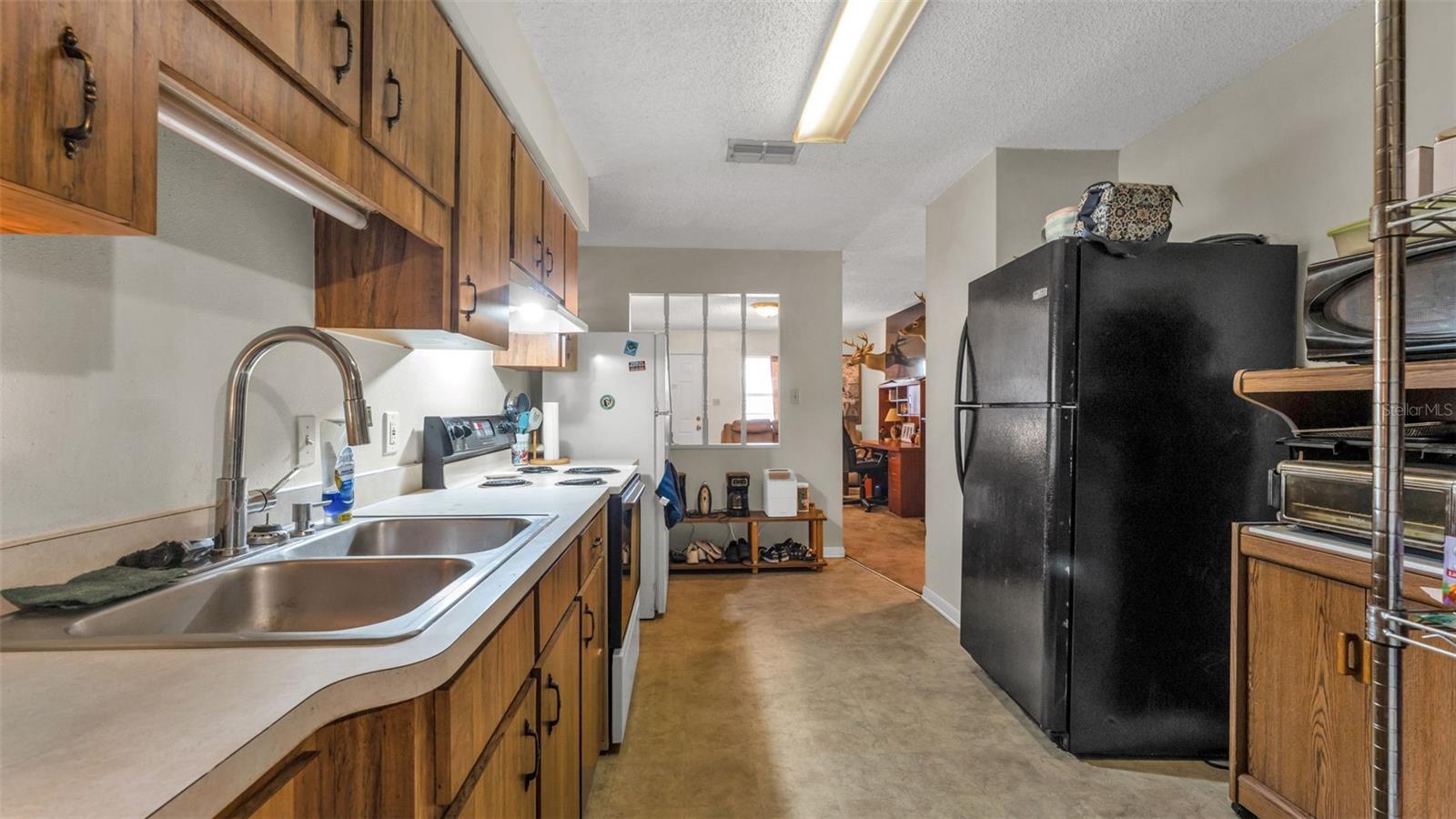 Image 8 of 44 For 950 Charmil Avenue S