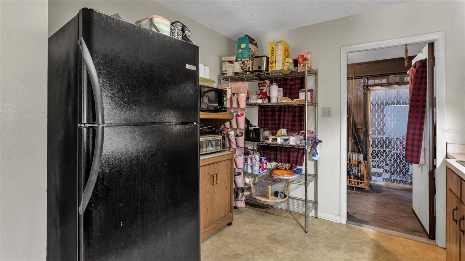 Image 9 of 44 For 950 Charmil Avenue S