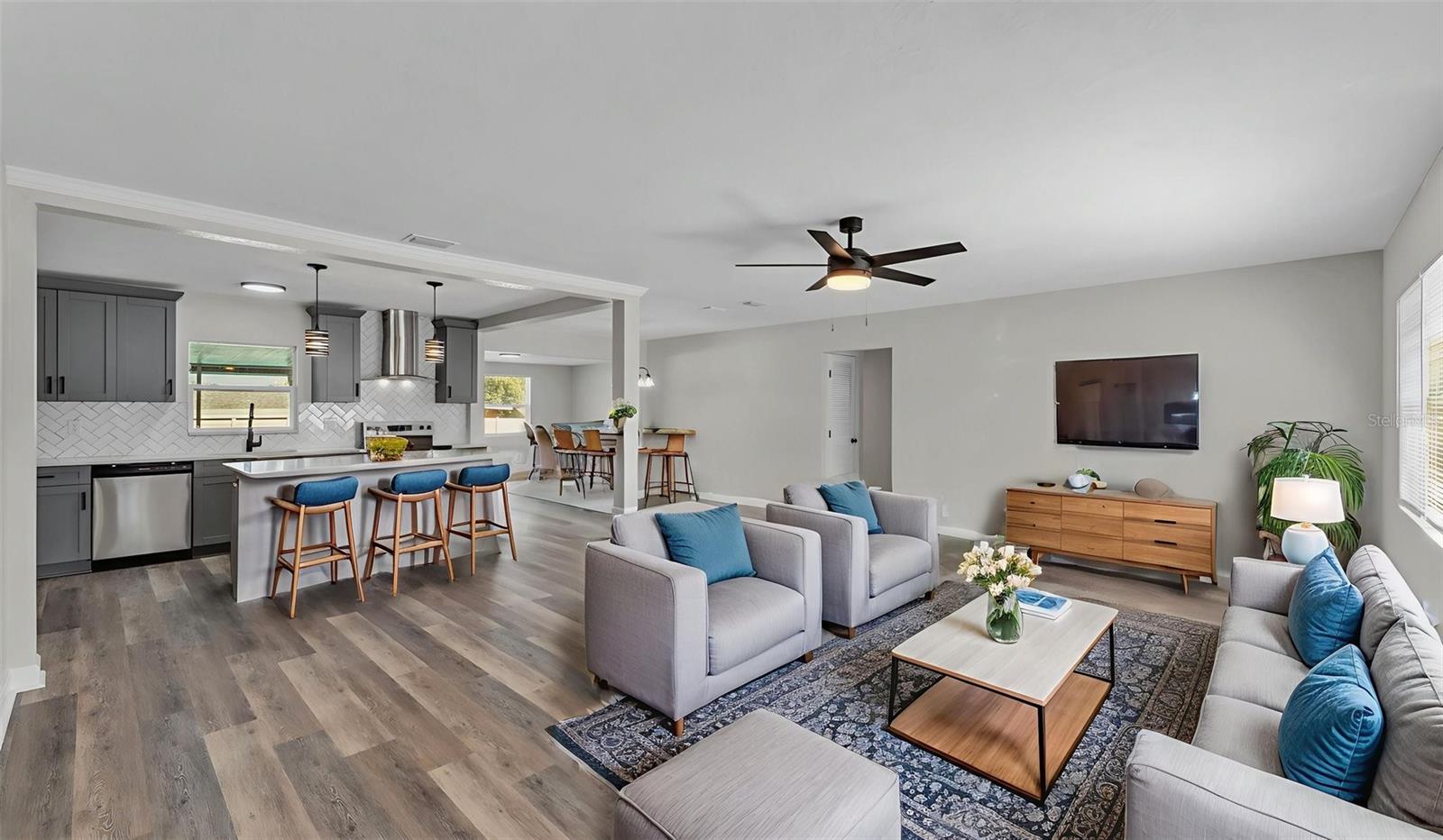 Image 2 of 20 For 1599 Avenue E Ne