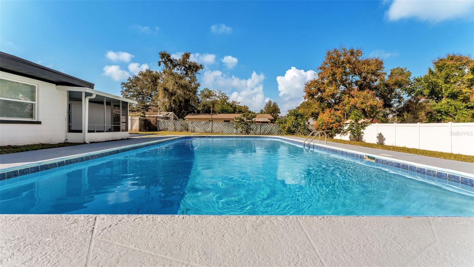 Image 3 of 20 For 1599 Avenue E Ne