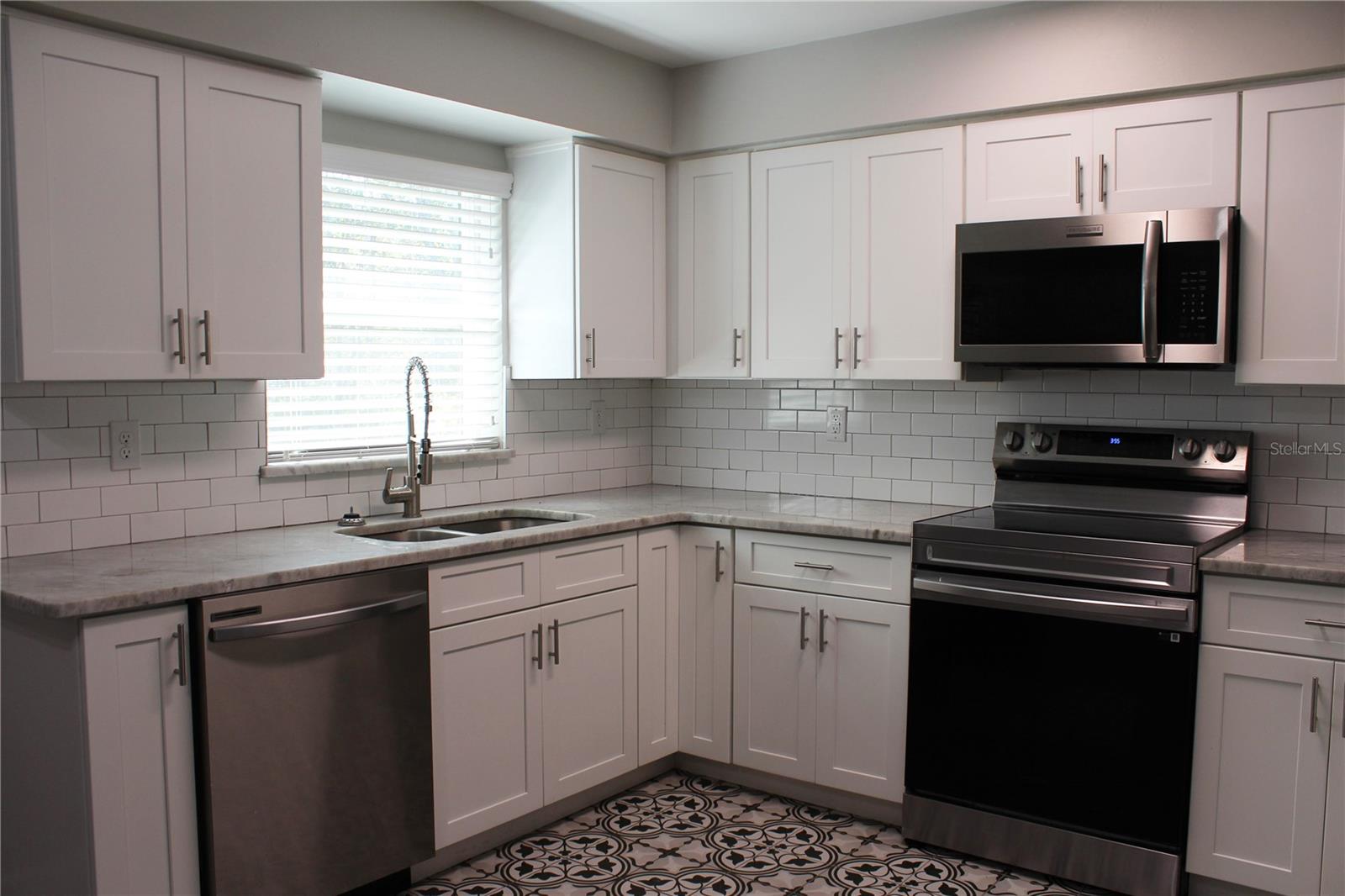 Image 11 of 27 For 840 Susan Drive