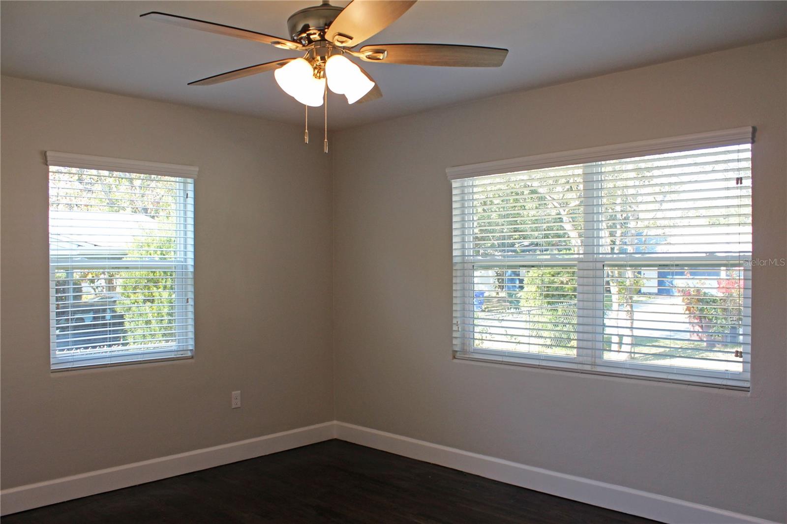 Image 16 of 27 For 840 Susan Drive