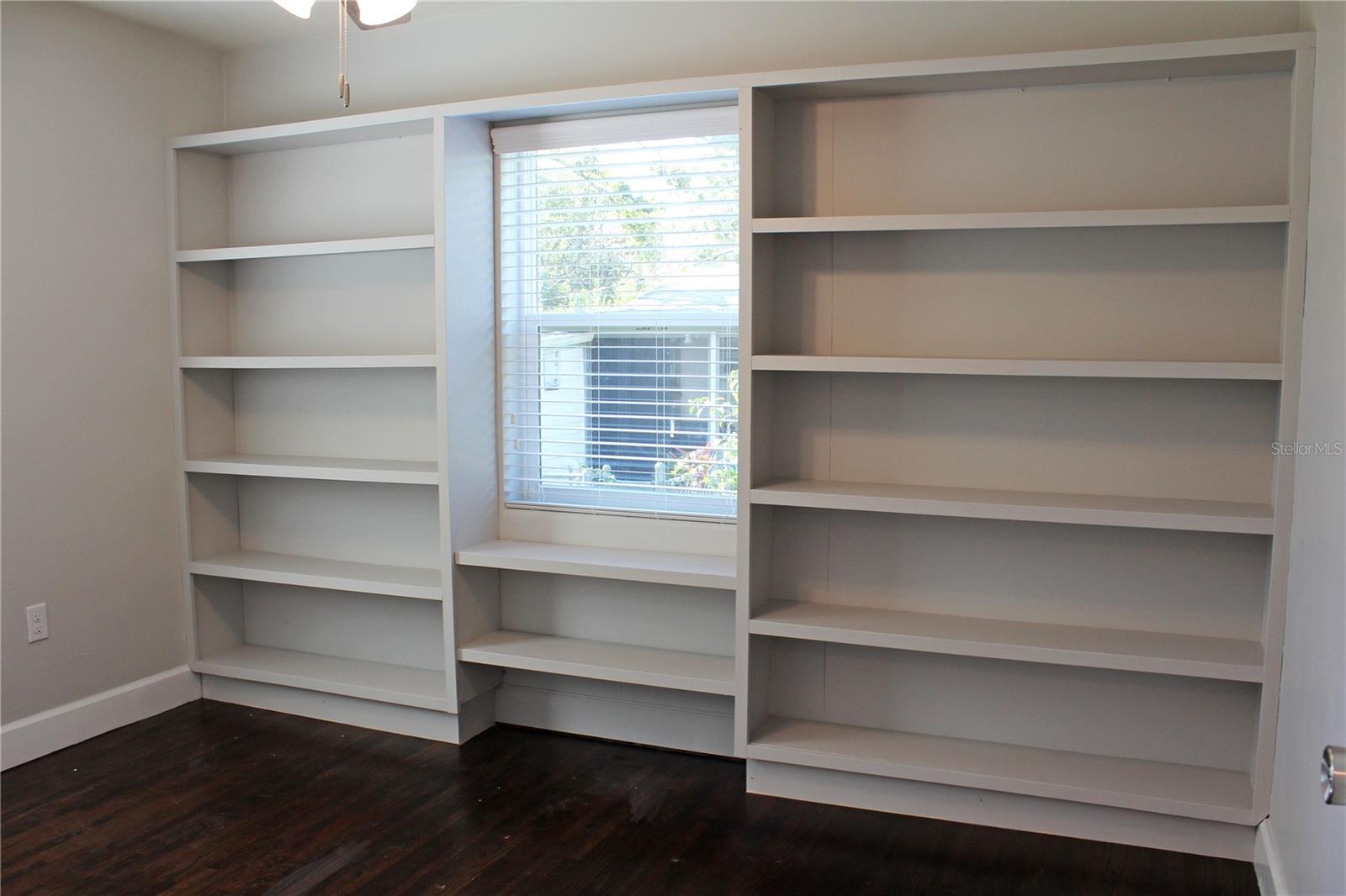 Image 17 of 27 For 840 Susan Drive