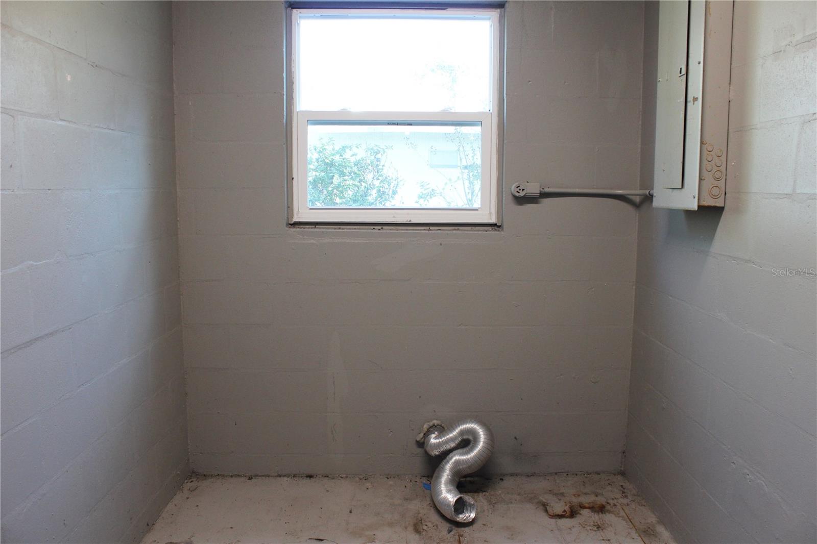 Image 19 of 27 For 840 Susan Drive