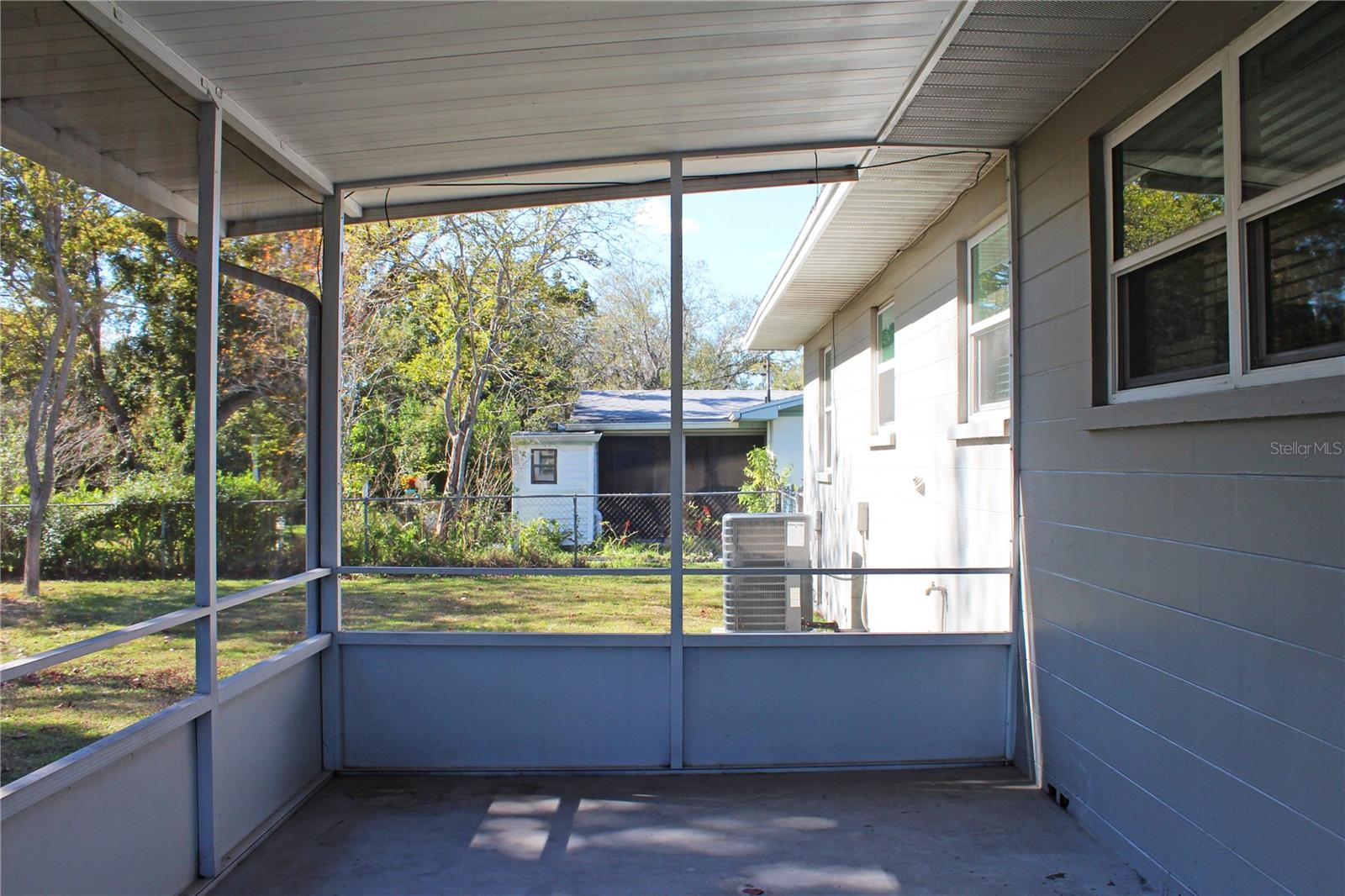 Image 21 of 27 For 840 Susan Drive