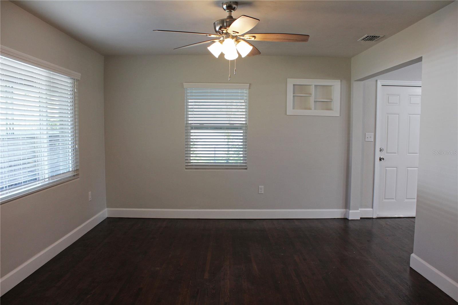 Image 6 of 27 For 840 Susan Drive