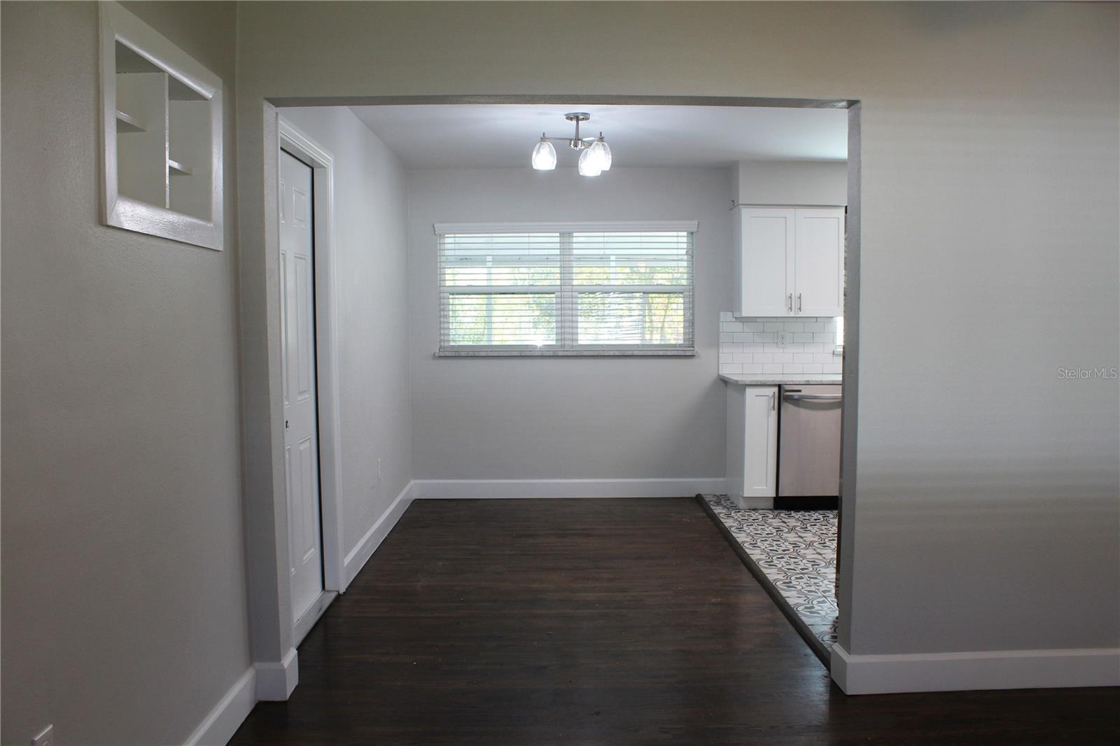 Image 7 of 27 For 840 Susan Drive