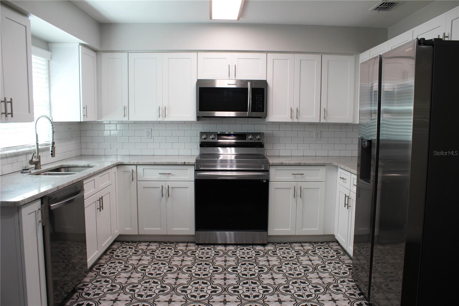 Image 9 of 27 For 840 Susan Drive