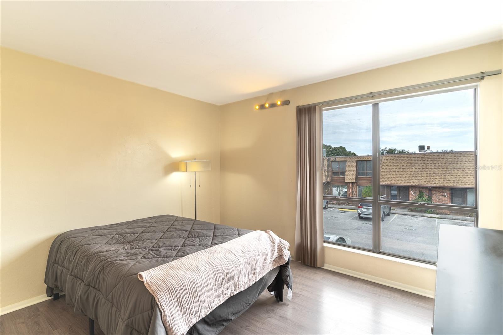 Image 11 of 31 For 1836 Crystal Lake Drive 104