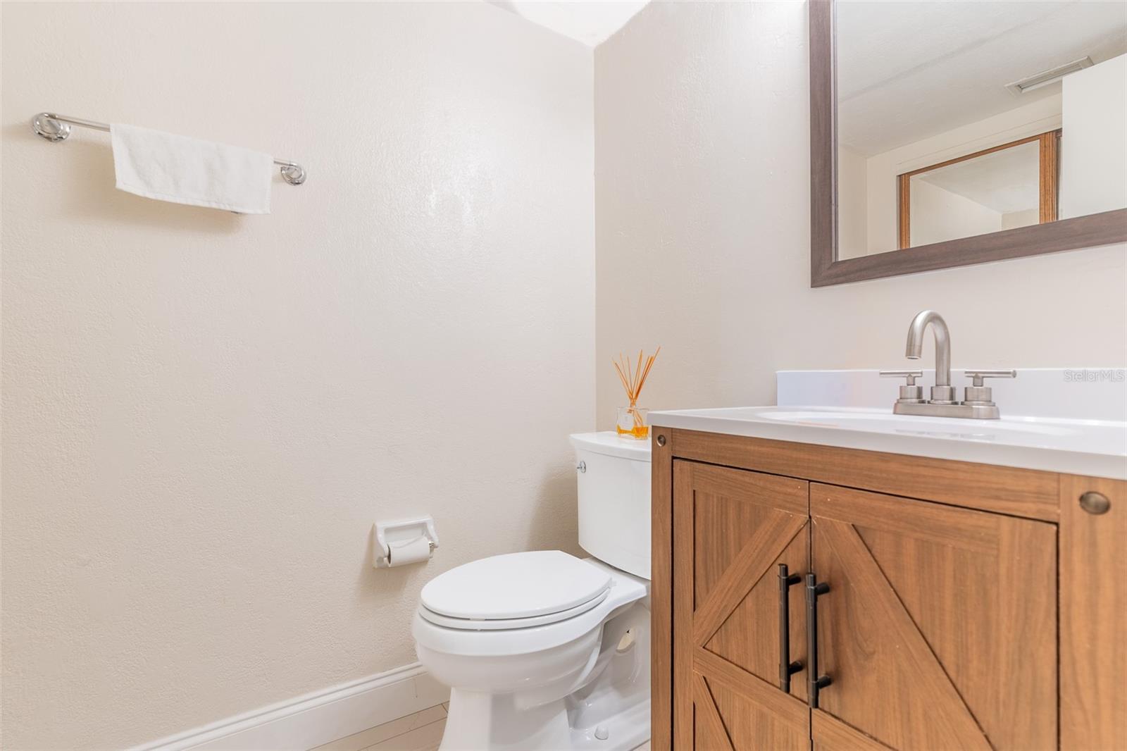 Image 14 of 31 For 1836 Crystal Lake Drive 104