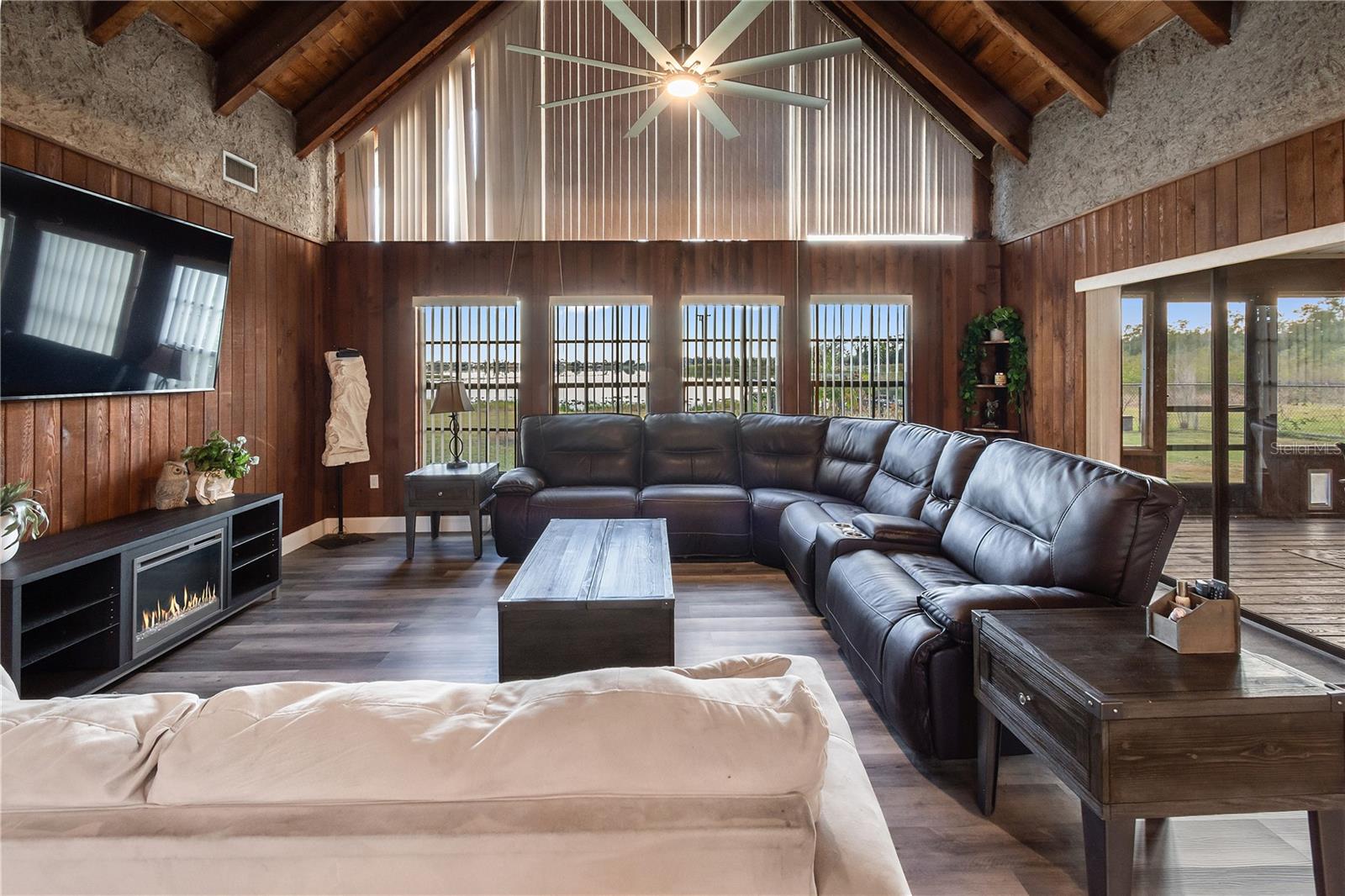 Image 16 of 50 For 1407 Indian Drive