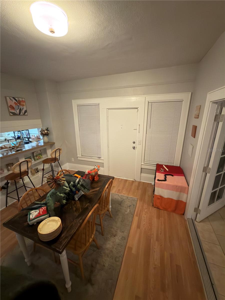 Image 16 of 22 For 514 Avenue C Ne