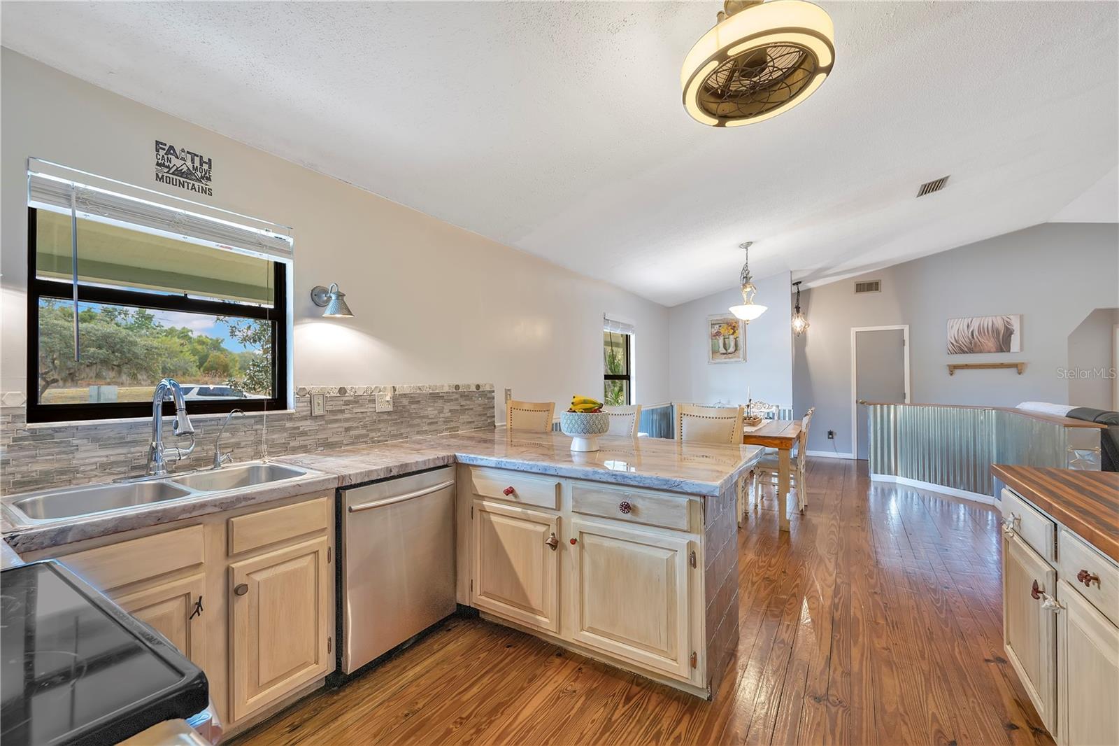 Image 2 of 71 For 151 Pine Street