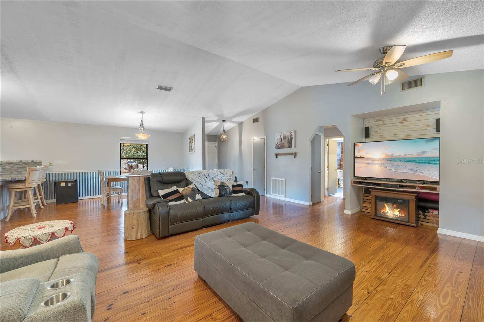 Image 5 of 71 For 151 Pine Street