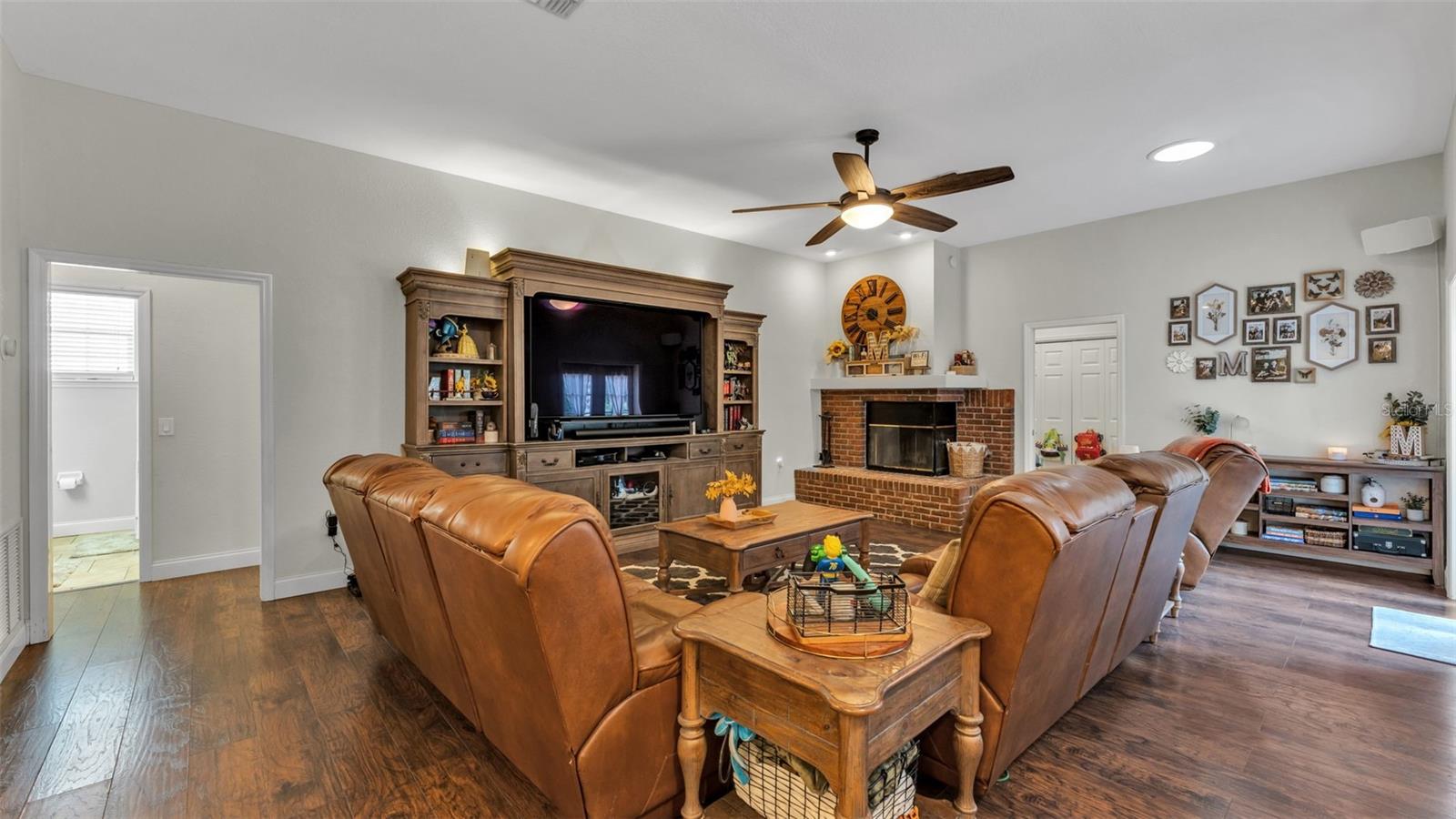 Image 41 of 74 For 1345 Longoak Dr Drive N