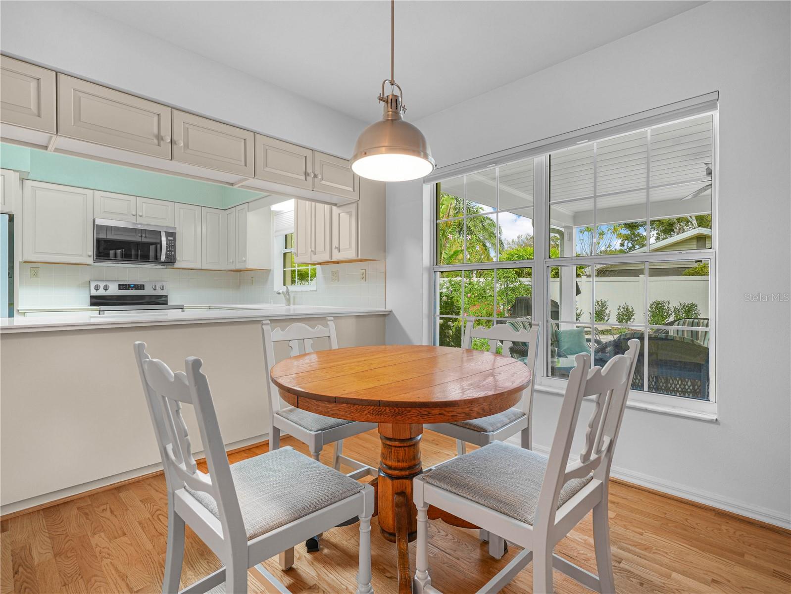 Image 11 of 51 For 6 Peachtree Lane