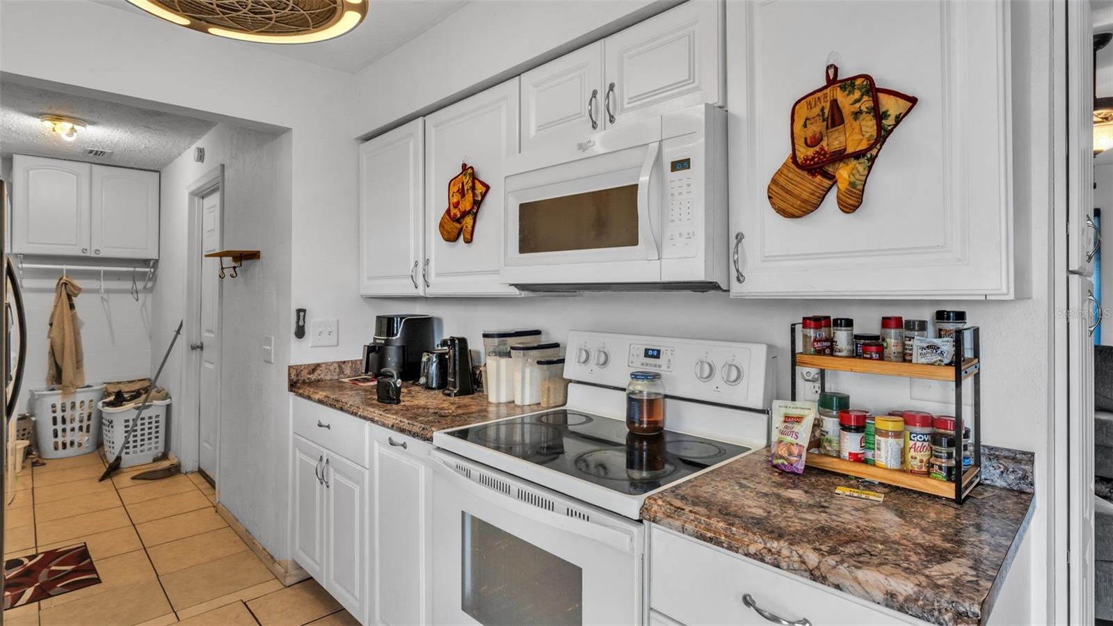 Image 10 of 23 For 1733 Sandalwood Circle Sw