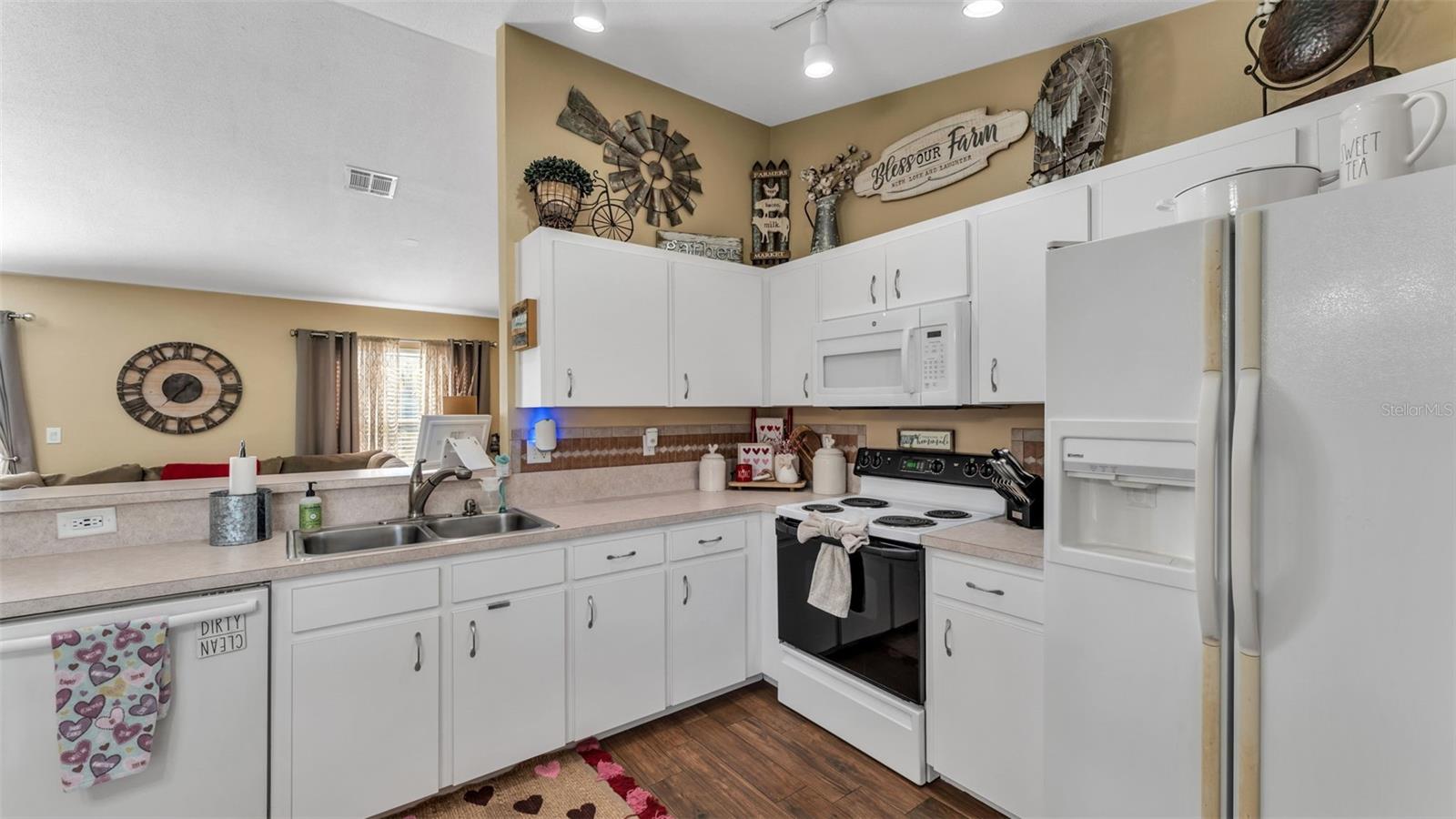 Image 15 of 38 For 7406 Briarbay Loop