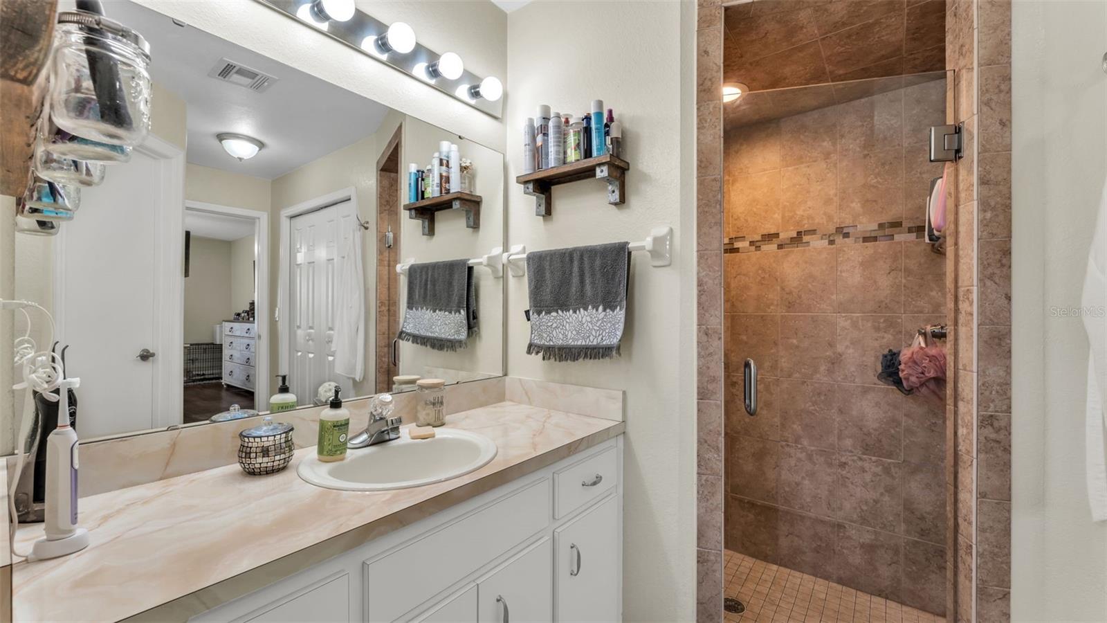 Image 22 of 38 For 7406 Briarbay Loop