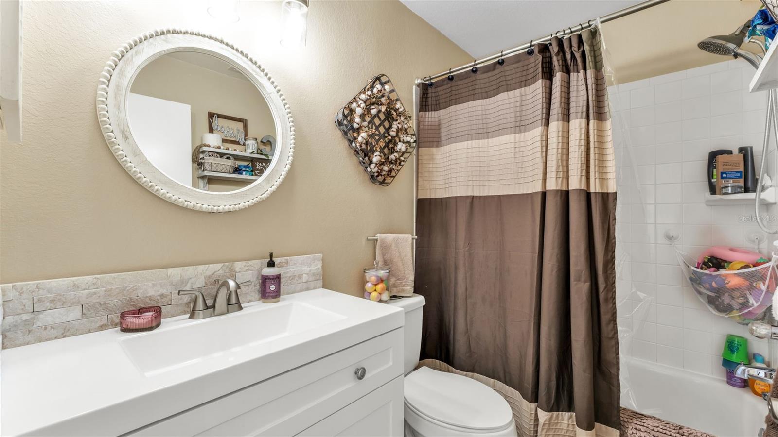 Image 26 of 38 For 7406 Briarbay Loop