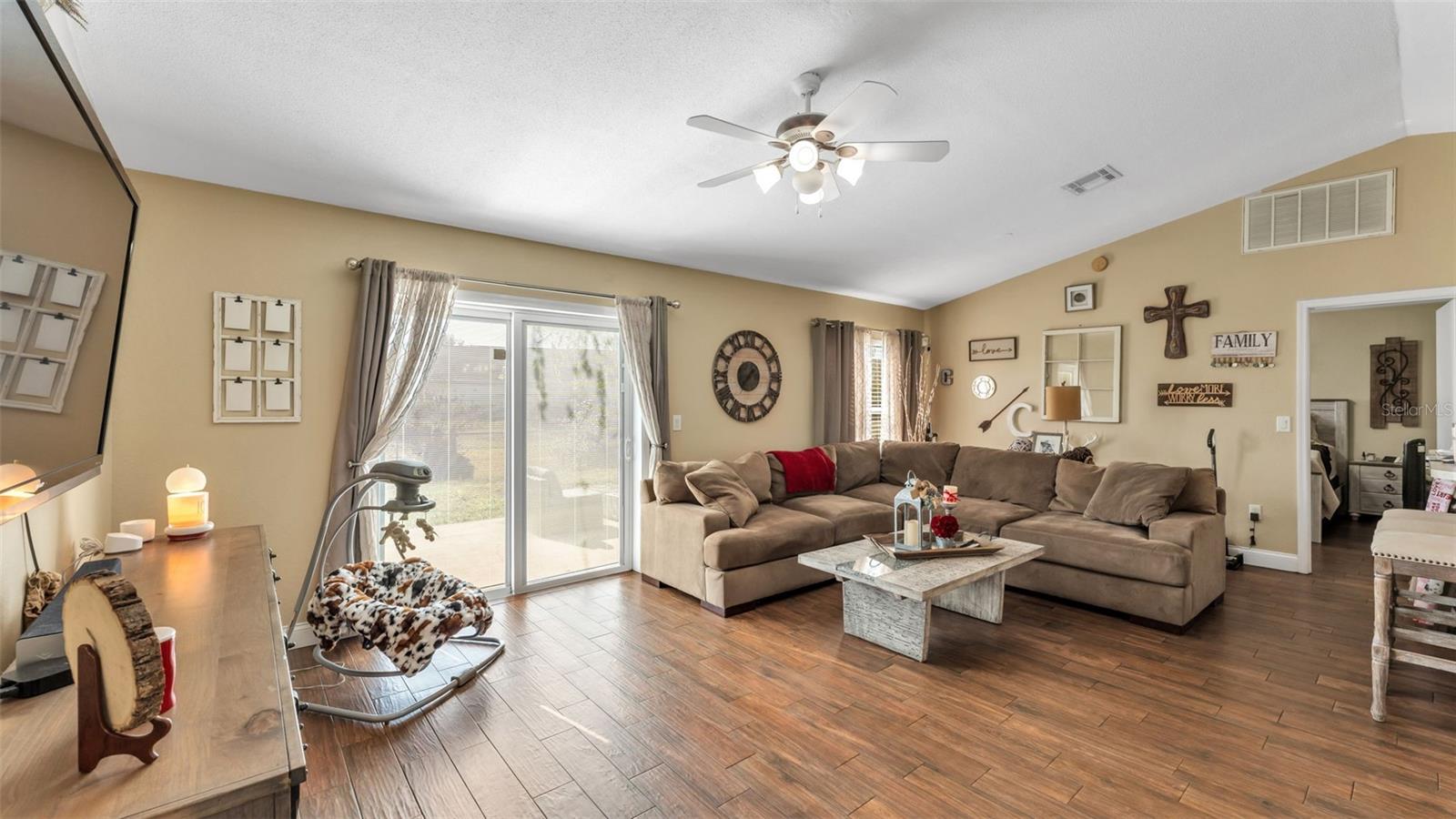 Image 9 of 38 For 7406 Briarbay Loop