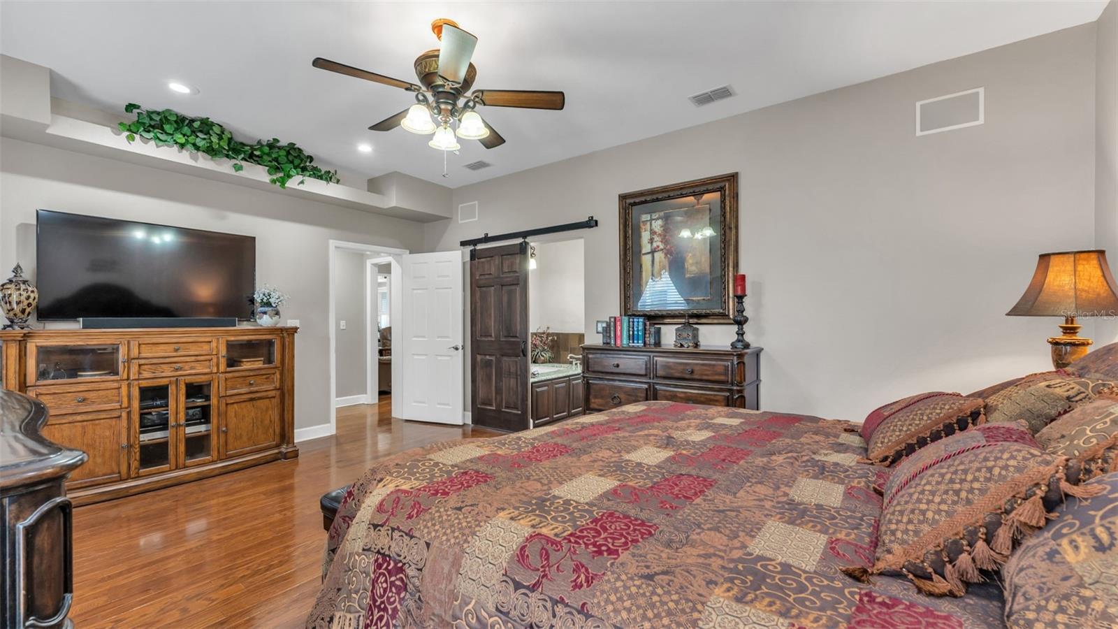 Image 32 of 100 For 5560 Emerald Ridge Boulevard