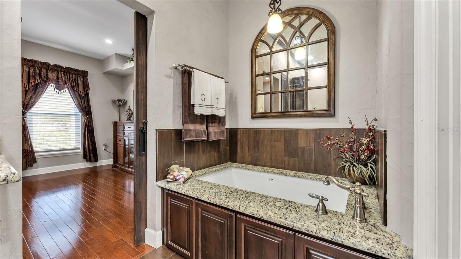 Image 37 of 100 For 5560 Emerald Ridge Boulevard