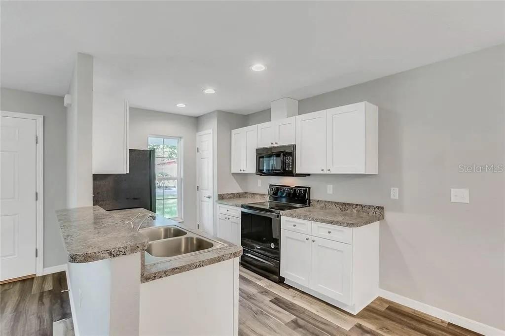 Image 2 of 13 For 523 Carroll Avenue