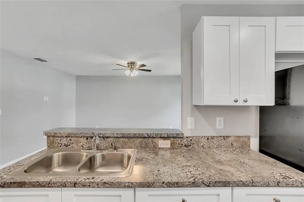 Image 3 of 13 For 523 Carroll Avenue