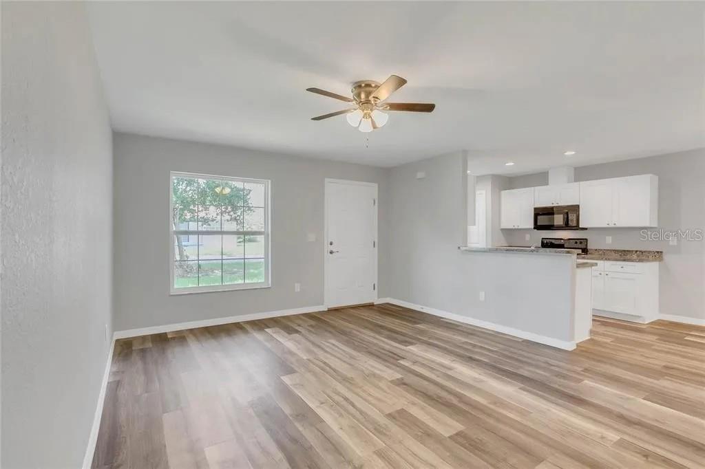 Image 4 of 13 For 523 Carroll Avenue