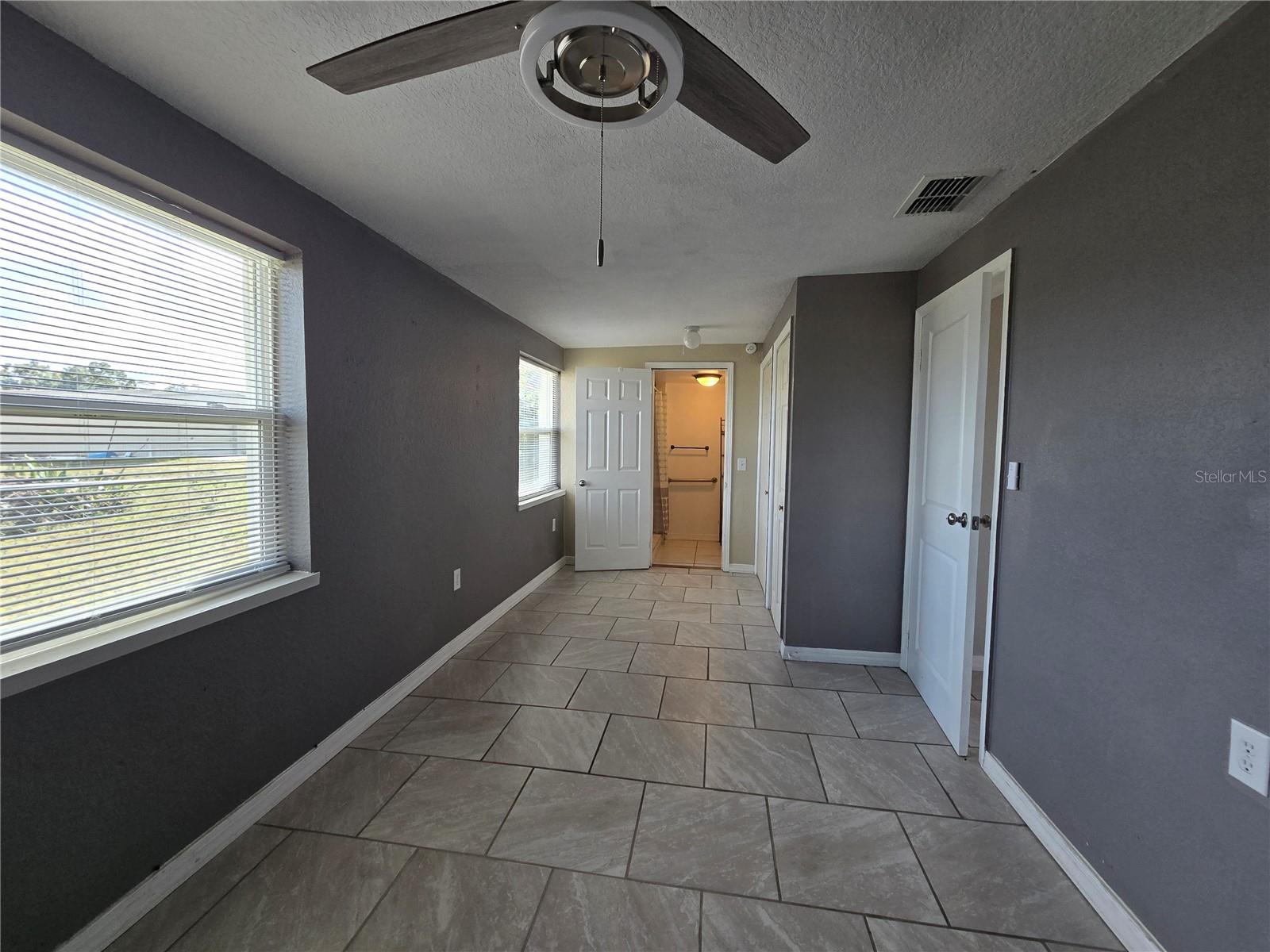 Image 9 of 11 For 246 Bay Avenue