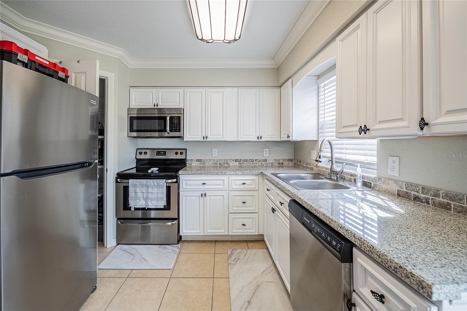 Image 10 of 32 For 1920 Edgewood Drive L4