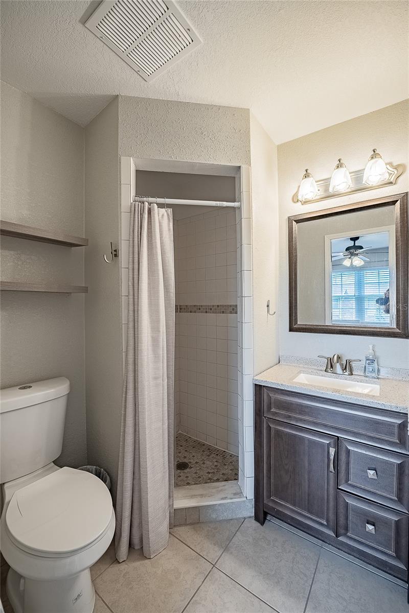 Image 20 of 32 For 1920 Edgewood Drive L4