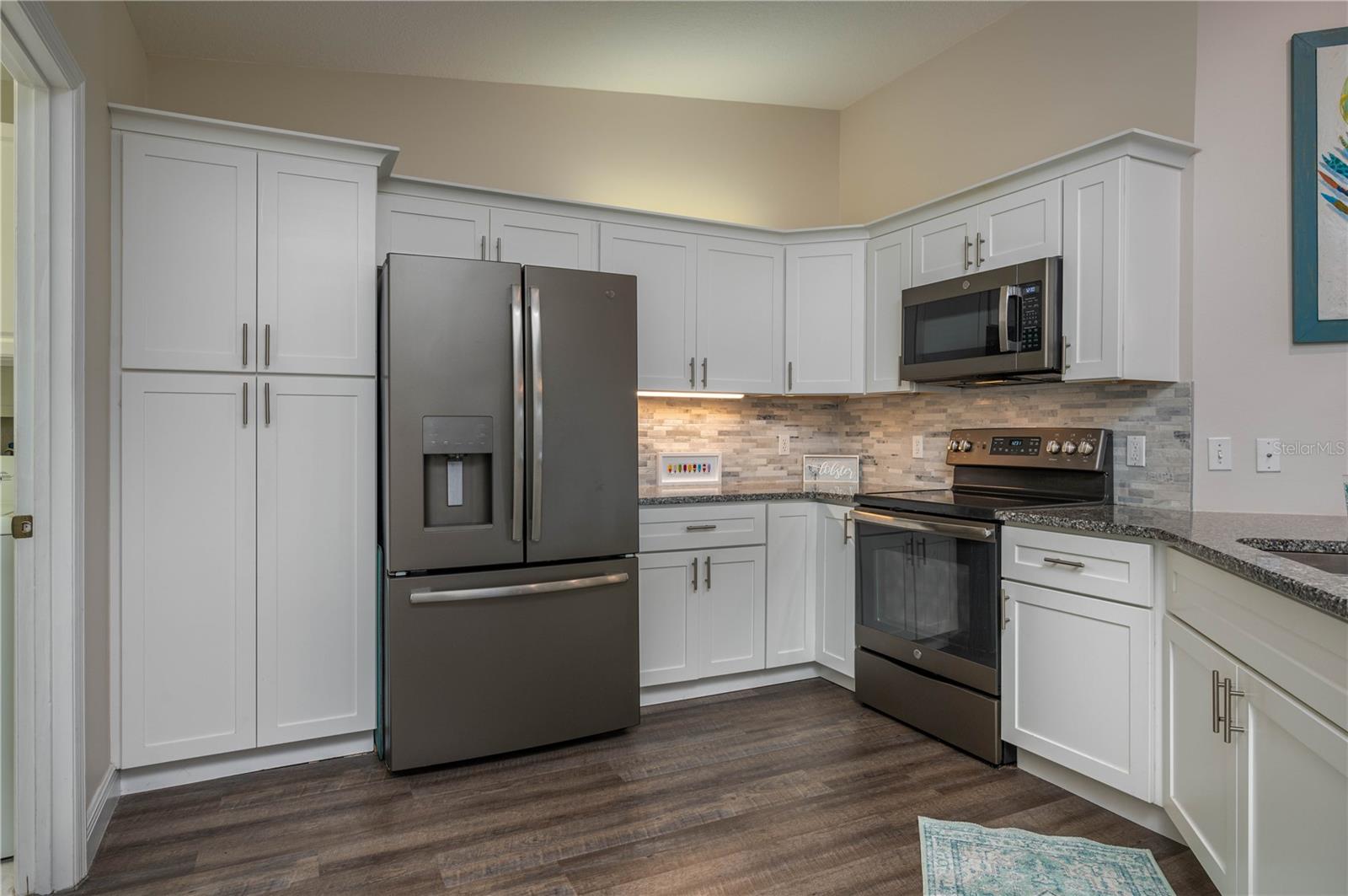 Image 11 of 37 For 139 Stratford Court