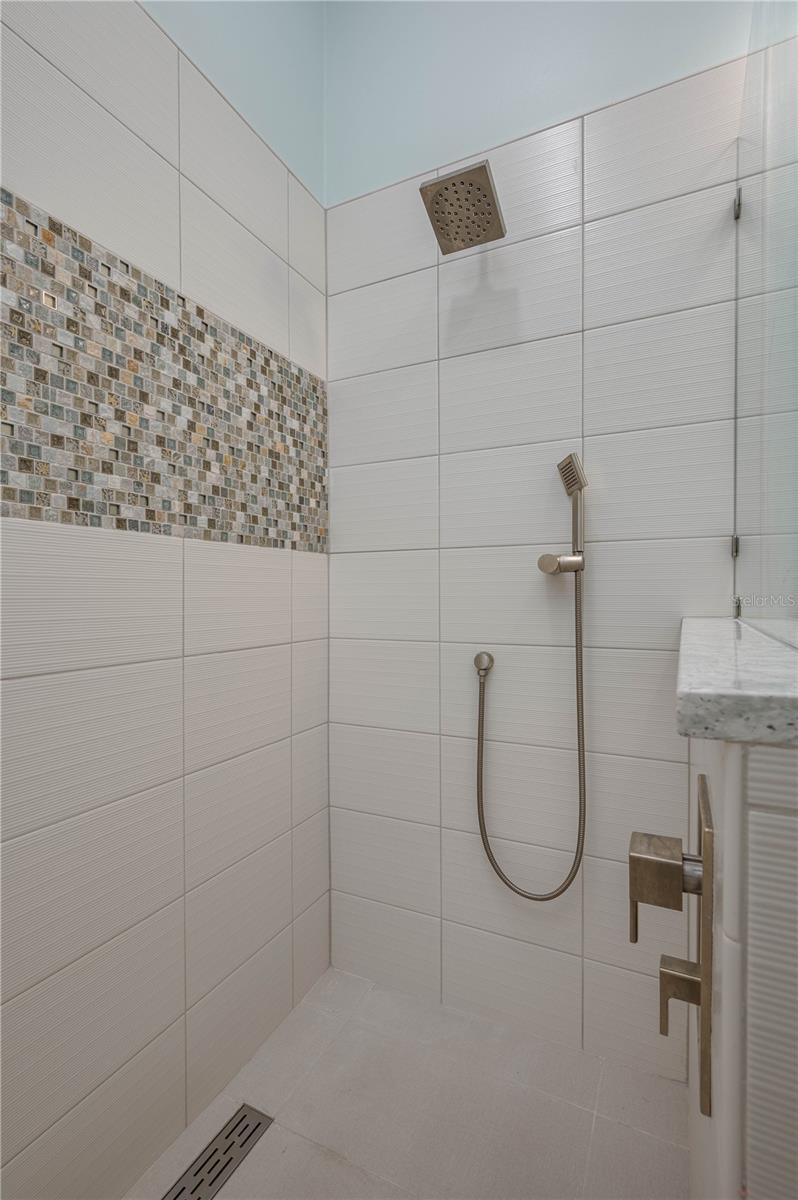 Image 17 of 37 For 139 Stratford Court