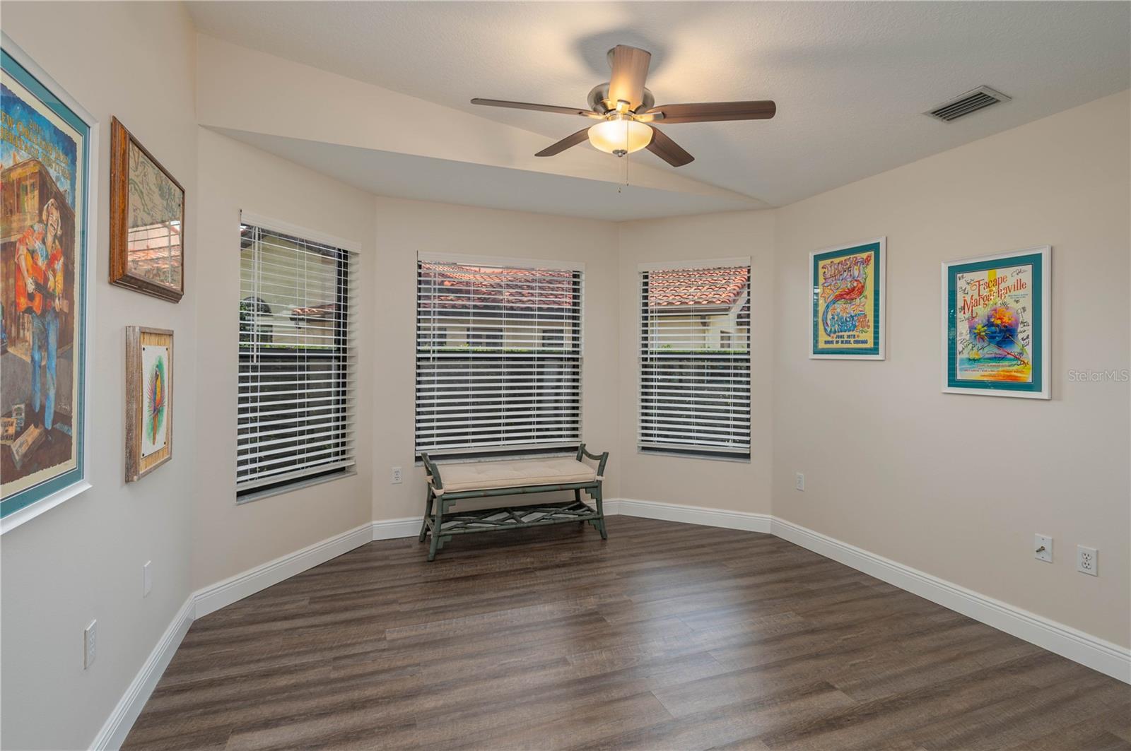 Image 22 of 37 For 139 Stratford Court