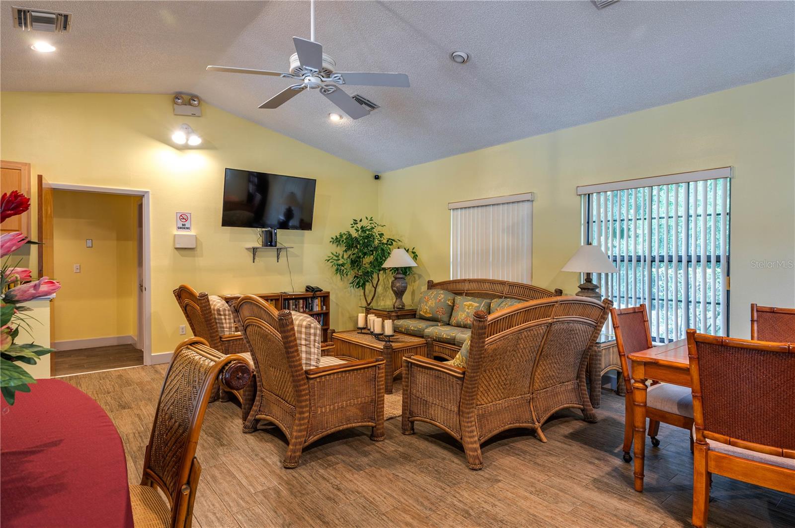 Image 33 of 37 For 139 Stratford Court