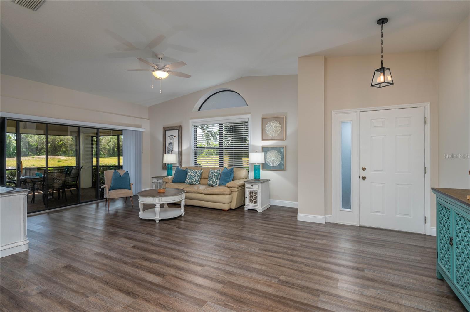 Image 5 of 37 For 139 Stratford Court