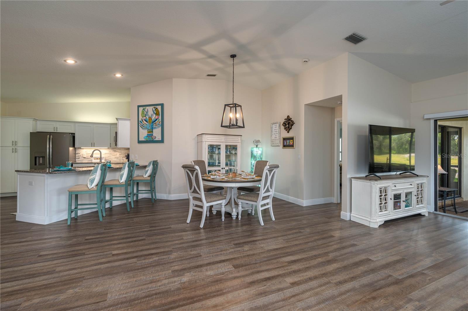 Image 6 of 37 For 139 Stratford Court