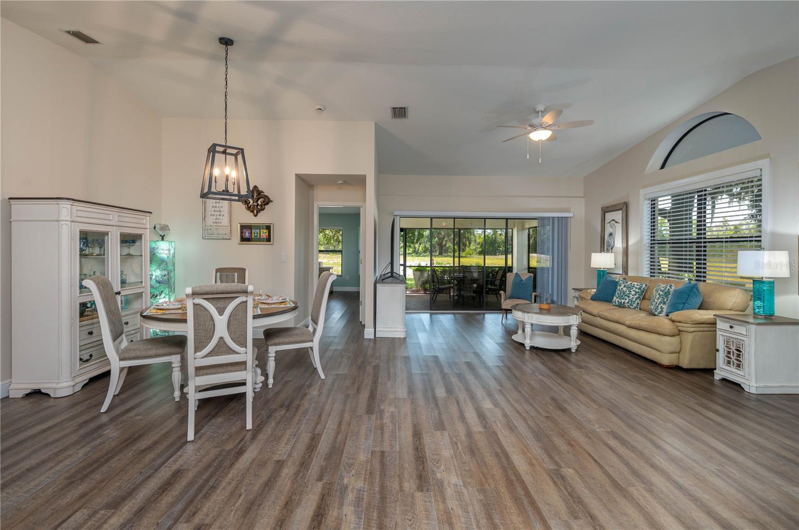 Image 7 of 37 For 139 Stratford Court