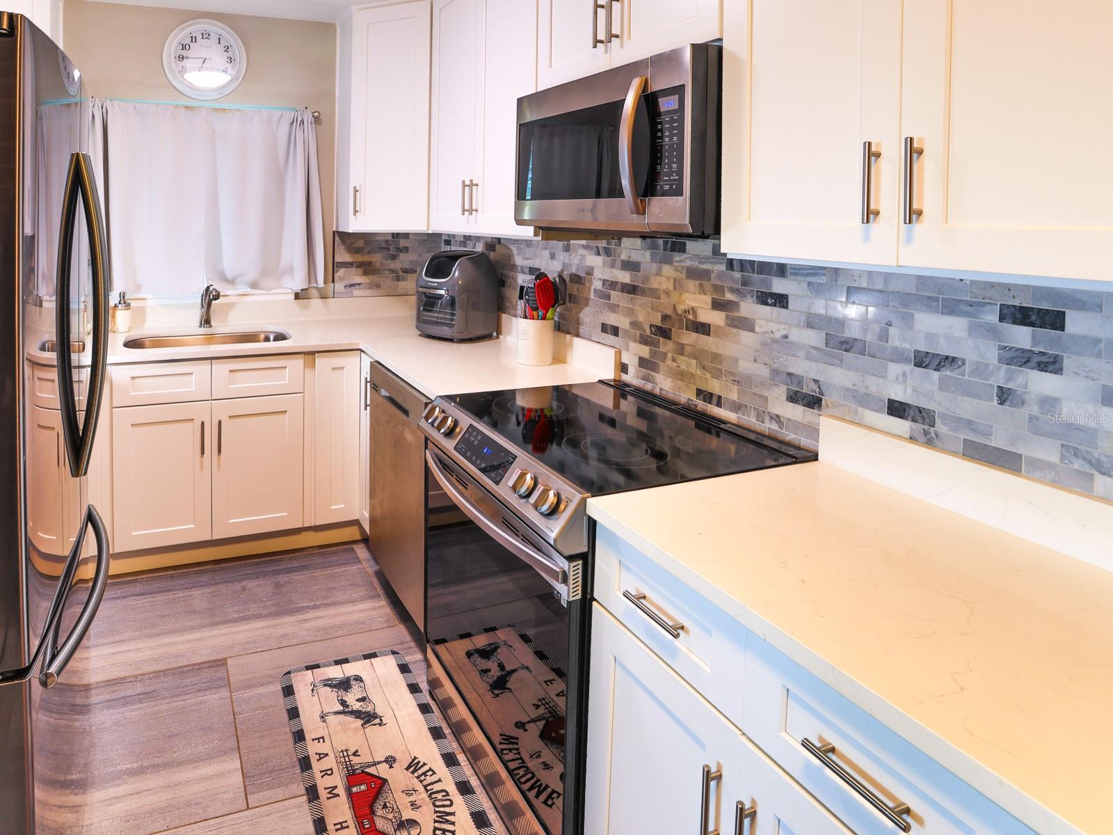 Image 16 of 37 For 2140 Main Street