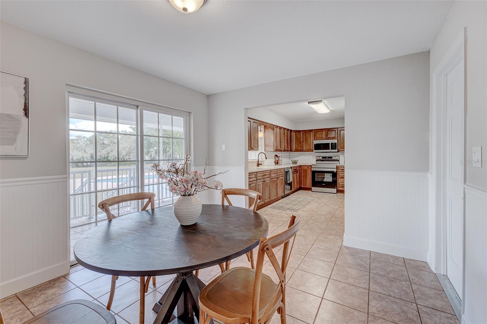 Image 10 of 42 For 926 Meadowood Drive