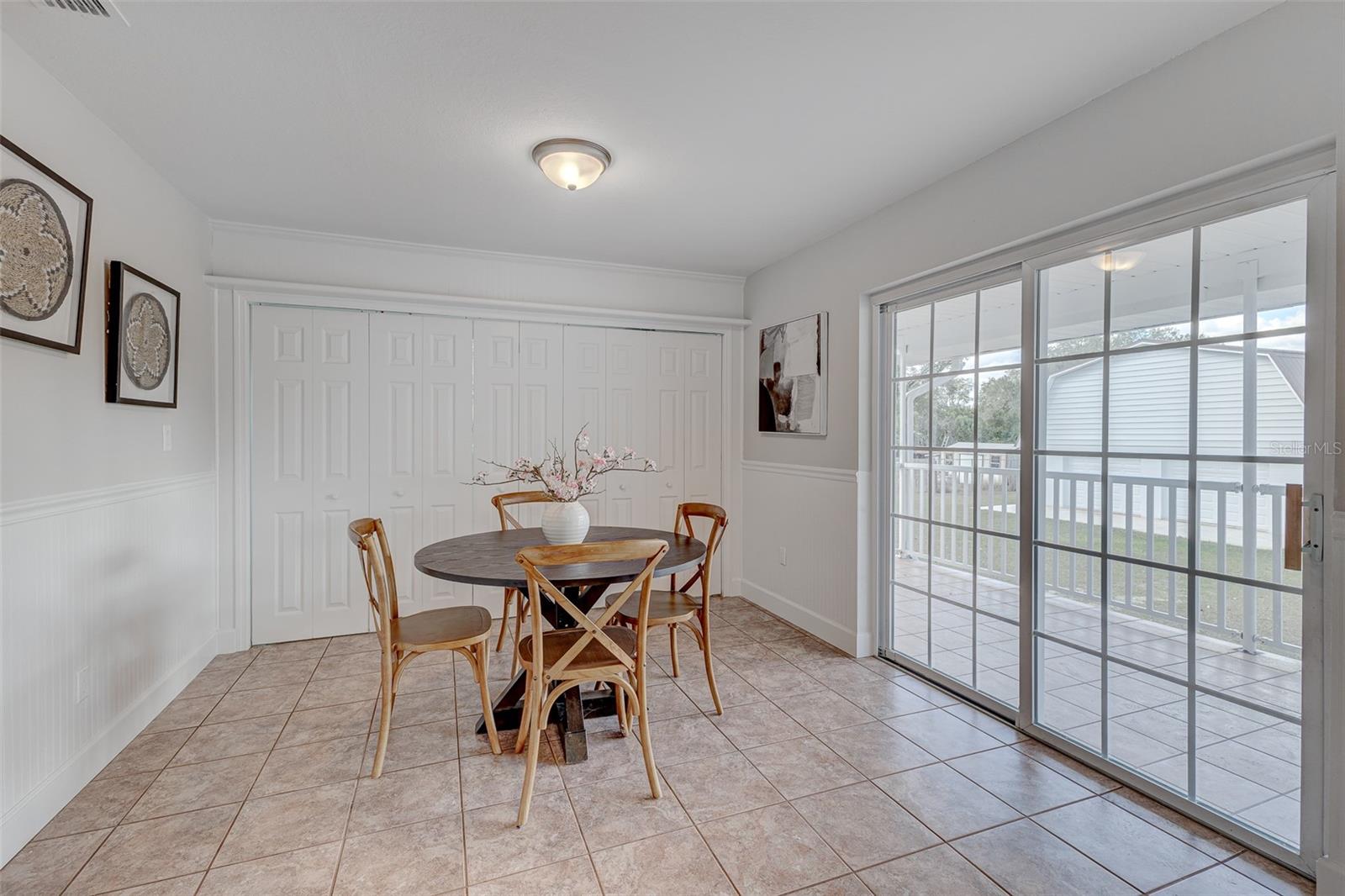 Image 11 of 42 For 926 Meadowood Drive