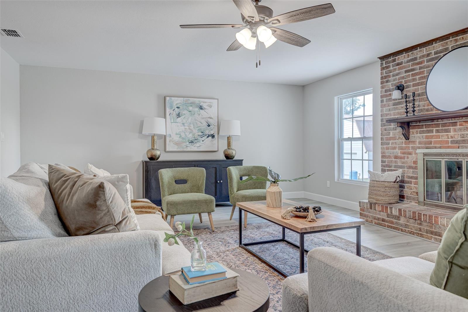 Image 15 of 42 For 926 Meadowood Drive